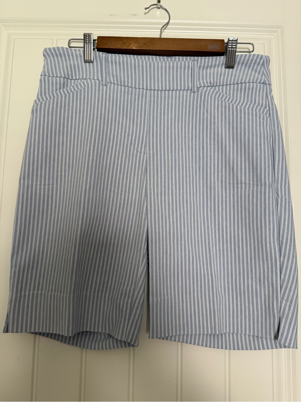 Hilary Radley Light Blue & White Striped Women's Flat Front Shorts Never Worn